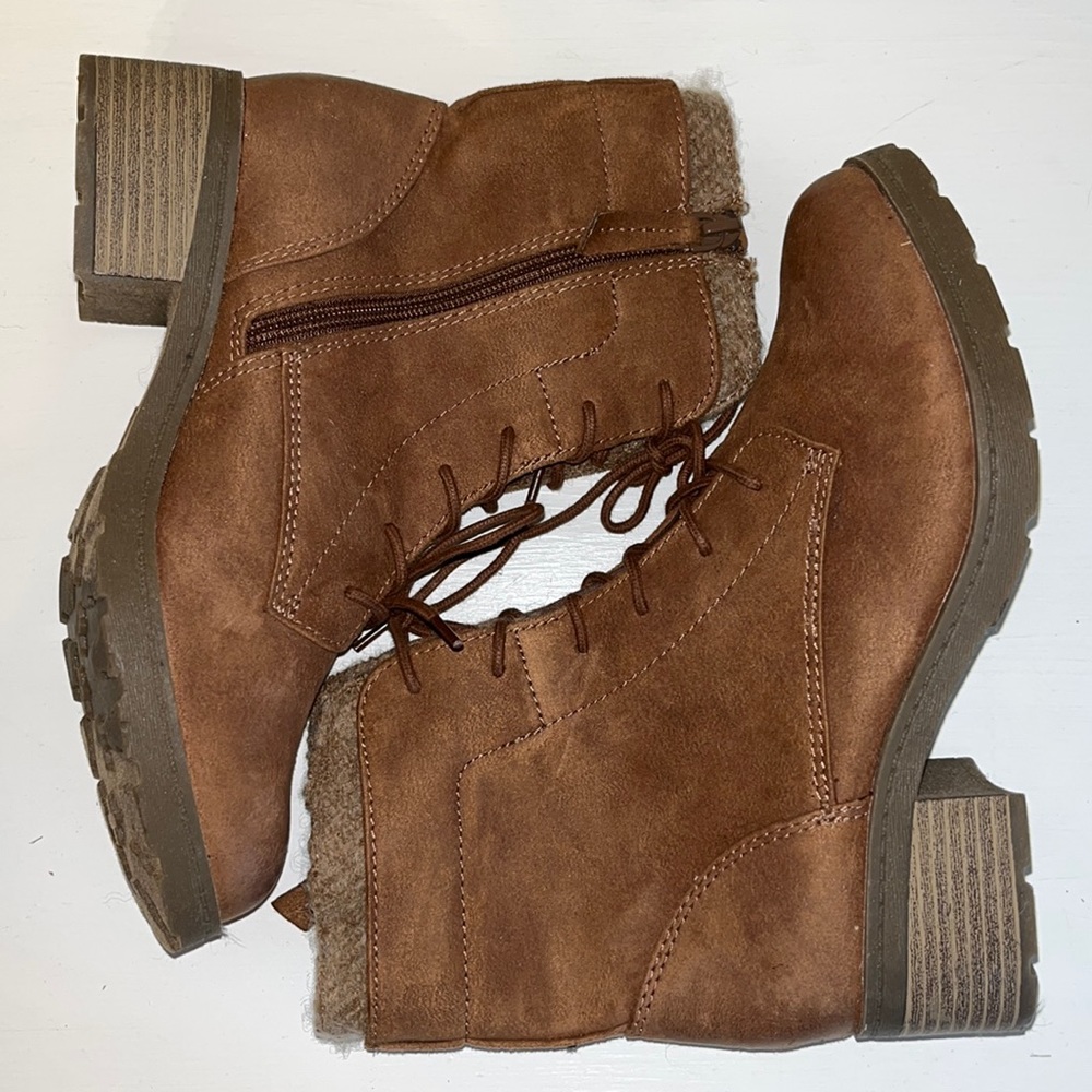 Combat boots
